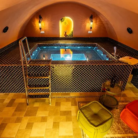 Feriehus Luxury Ottoman Townhouse - Private & Jacuzzi