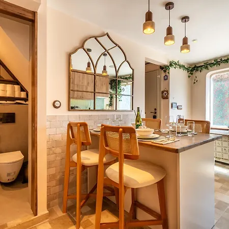 Nyaraló Luxury Ottoman Townhouse - Private & Jacuzzi Isztambul