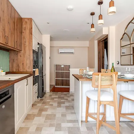 Feriehus Luxury Ottoman Townhouse - Private & Jacuzzi *