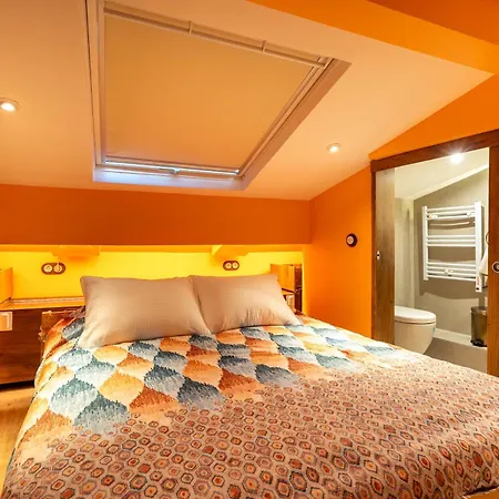 Feriehus Luxury Ottoman Townhouse - Private & Jacuzzi *