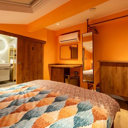 Feriehus Luxury Ottoman Townhouse - Private & Jacuzzi *