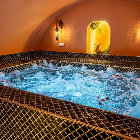 Luxury Ottoman Townhouse - Private & Jacuzzi Feriehus