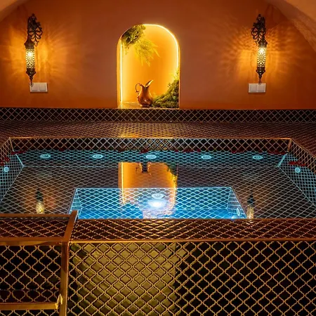 Feriehus Luxury Ottoman Townhouse - Private & Jacuzzi *