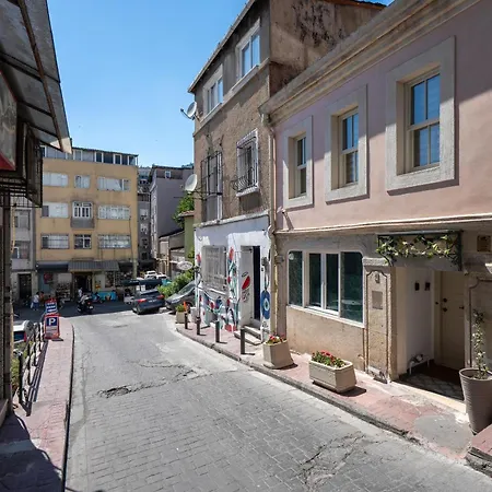 Feriehus Luxury Ottoman Townhouse - Private & Jacuzzi *